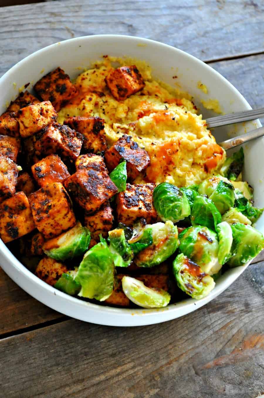  Vegan Blackened Tofu with Cheesy Grits 